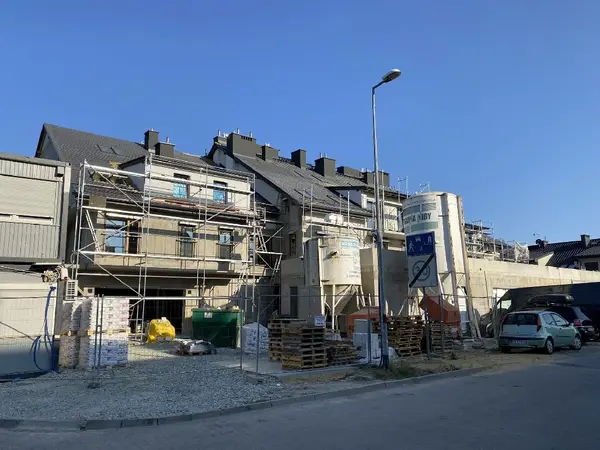 Brylantowa 21 — lokale usługowe